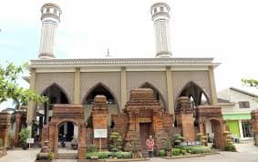 Penampakan Gapura dan Masjid Wali Loram Kudus. (Seputarkudus.com)