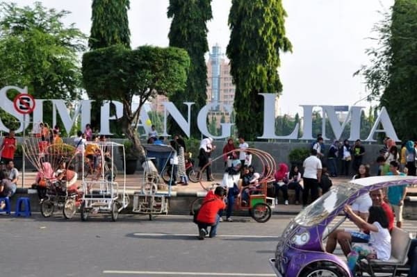 Alun-alun Semarang menjadi salah satu tempat favorit ngabuburit. (Baca.co.id)