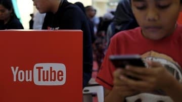 Penjahat siber mulai incar youtuber. (REUTERS/ Beawiharta)