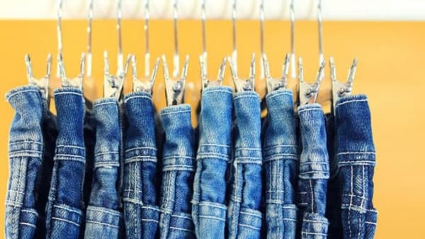 Jangan terlalu sering mencuci celana jins. (Shutterstock)