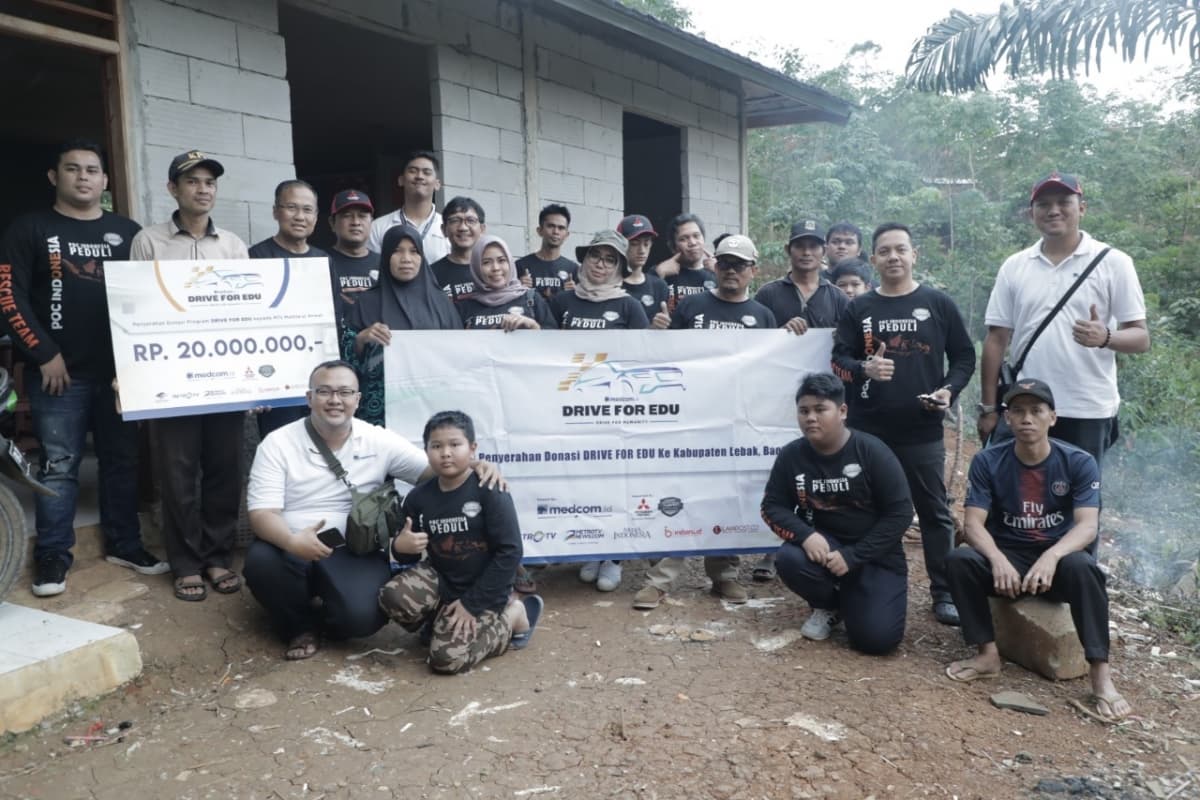 Serahkan Bantuan, <em>Drive for Edu</em> Sambangi Mts Mathla’ul Anwar