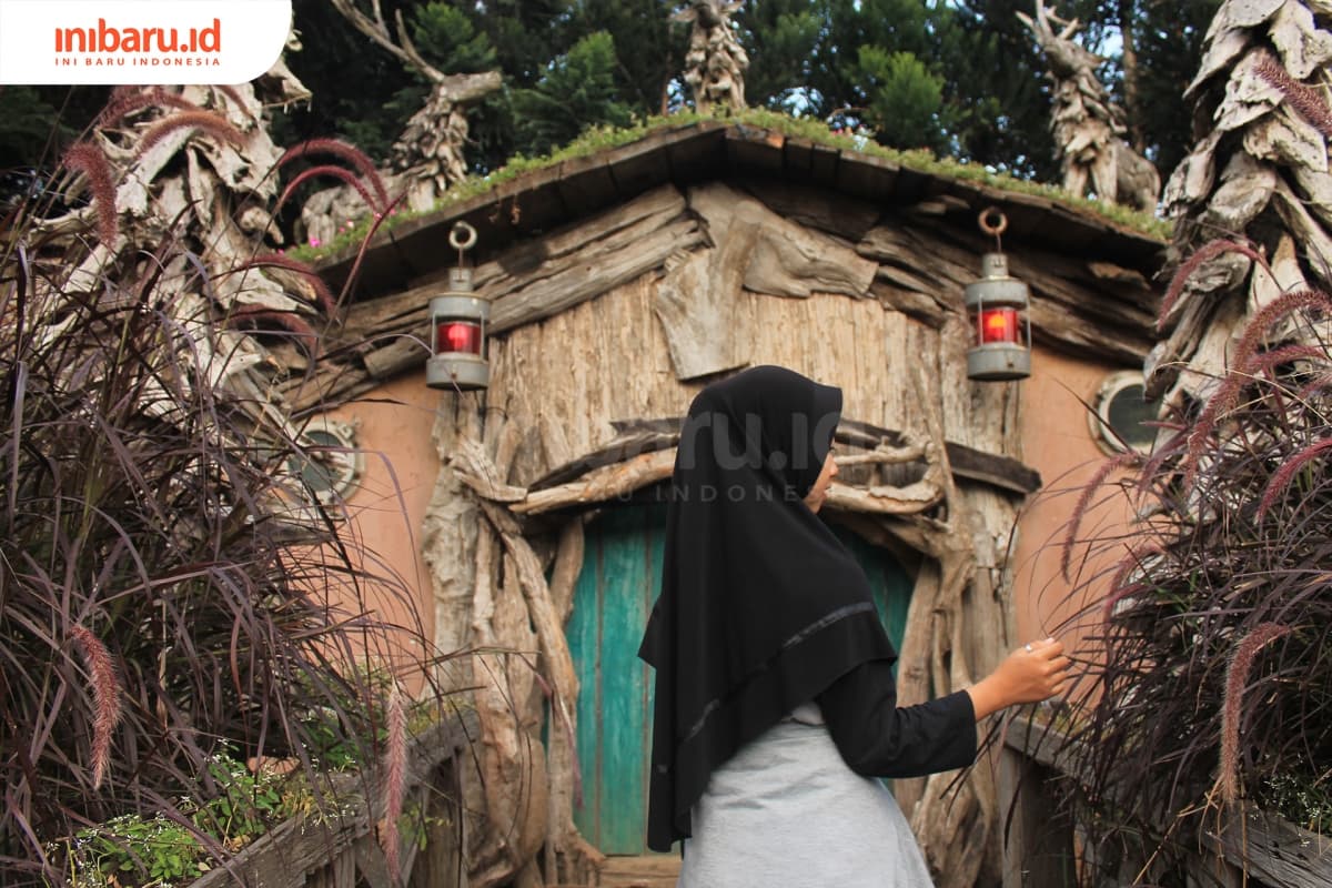 Bertamu ke Rumah Hobbit Sambil Bercengkerama dengan Hewan Ternak di Farmhouse Bandung